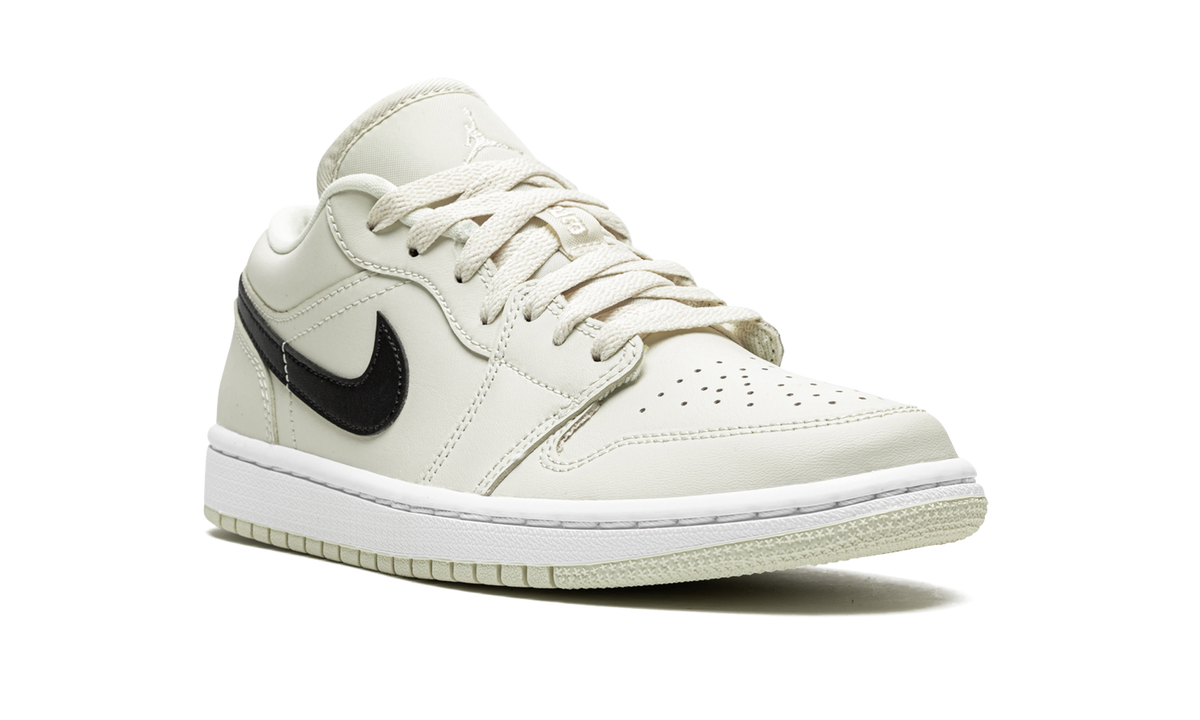 AIR JORDAN 1 LO WMNS Coconut Milk DC0774 121